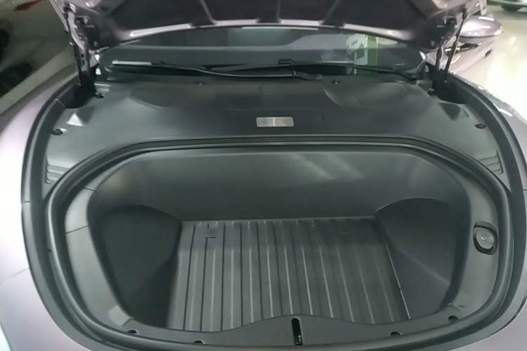 Used Xiaomi Auto SU7 2024 Rear-Drive Ultra-Long Range Advanced Pro-Level Intelligent Driving Version Engine Bay
