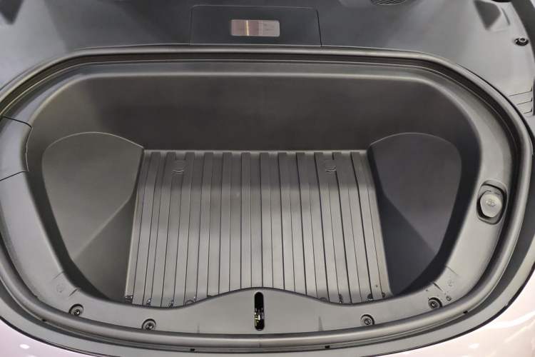 Used Xiaomi Auto SU7 2024 Rear-Drive Ultra-Long Range Advanced Pro-Level Intelligent Driving Version Engine Bay