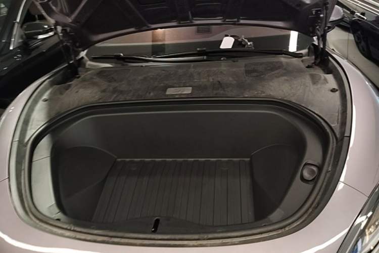 Used Xiaomi Auto SU7 2024 Rear-Drive Long-Range Intelligent Driving Version Engine Bay