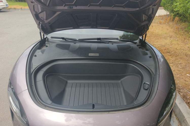 Used Xiaomi Auto SU7 2024 Rear-Drive Long-Range Intelligent Driving Version Engine Bay