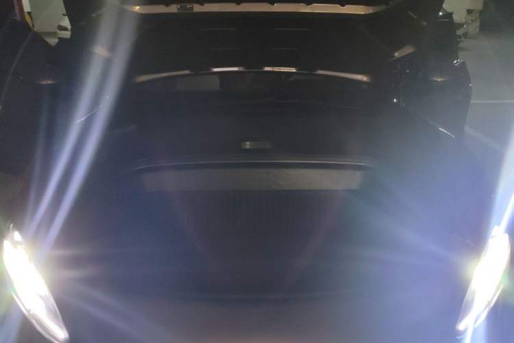 Used Xiaomi Auto SU7 2024 Four-Wheel Drive Ultra-Long Range Advanced Intelligent Driving Max Edition Engine Bay