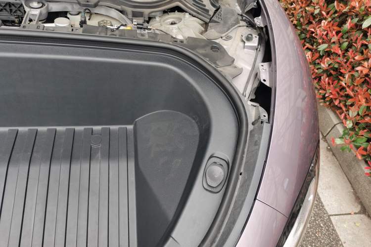 Used Xiaomi Auto SU7 2024 Rear-Drive Long-Range Intelligent Driving Version Engine Bay Left