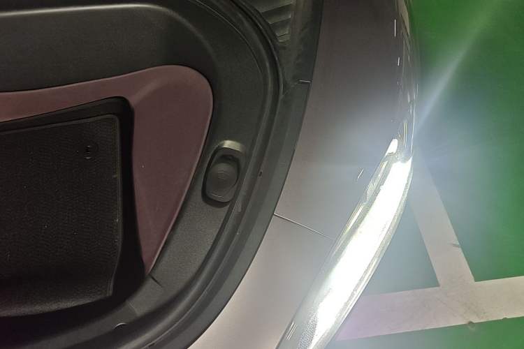 Used Xiaomi Auto SU7 2024 Rear-Drive Long-Range Intelligent Driving Version Engine Bay Left