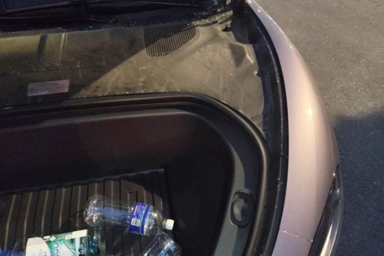 Used Xiaomi Auto SU7 2024 Rear-Drive Long-Range Intelligent Driving Version Engine Bay Left