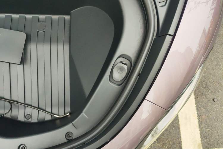 Used Xiaomi Auto SU7 2024 Four-Wheel Drive Ultra-Long Range Advanced Intelligent Driving Max Edition Engine Bay Left