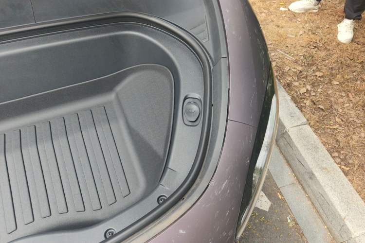 Used Xiaomi Auto SU7 2024 Rear-Drive Long-Range Intelligent Driving Version Engine Bay Left
