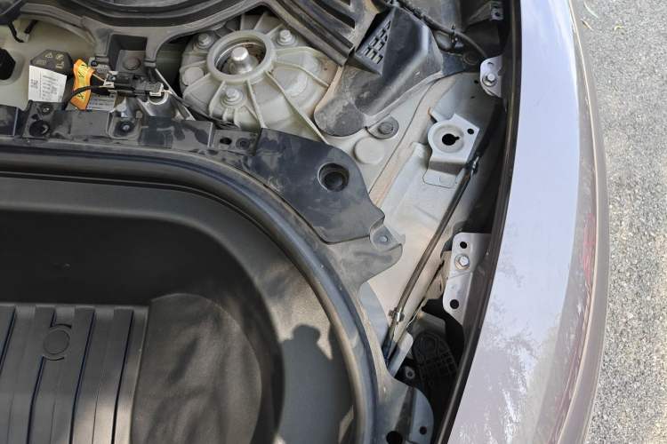 Used Xiaomi Auto SU7 2024 Four-Wheel Drive Ultra-Long Range Advanced Intelligent Driving Max Edition Engine Bay Left