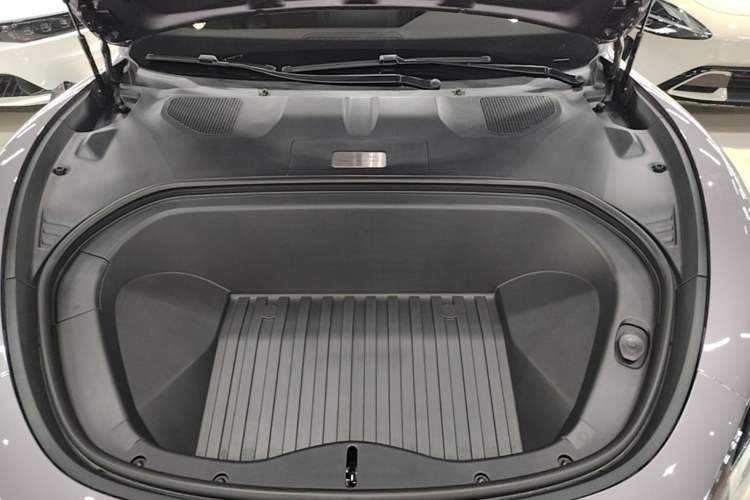 Used Xiaomi Auto SU7 2024 Rear-Drive Long-Range Intelligent Driving Version Engine Bay