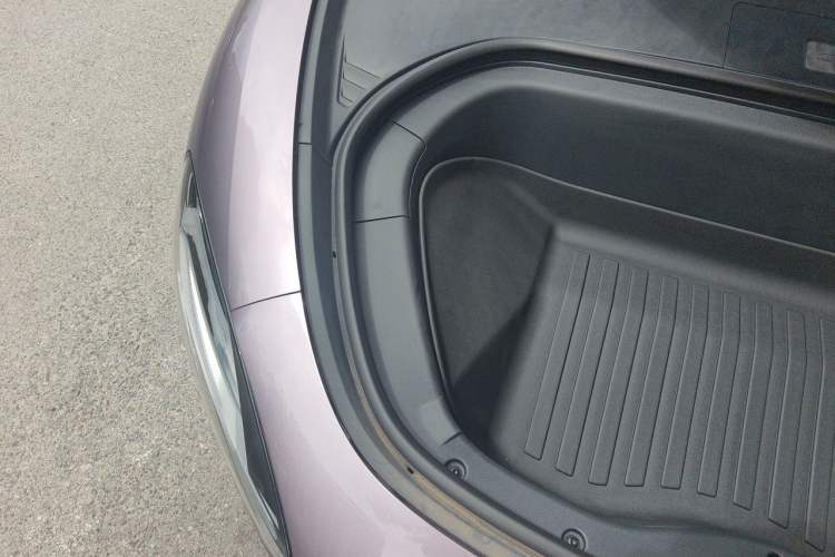 Used Xiaomi Auto SU7 2024 Rear-Drive Long-Range Intelligent Driving Version Engine Bay Right