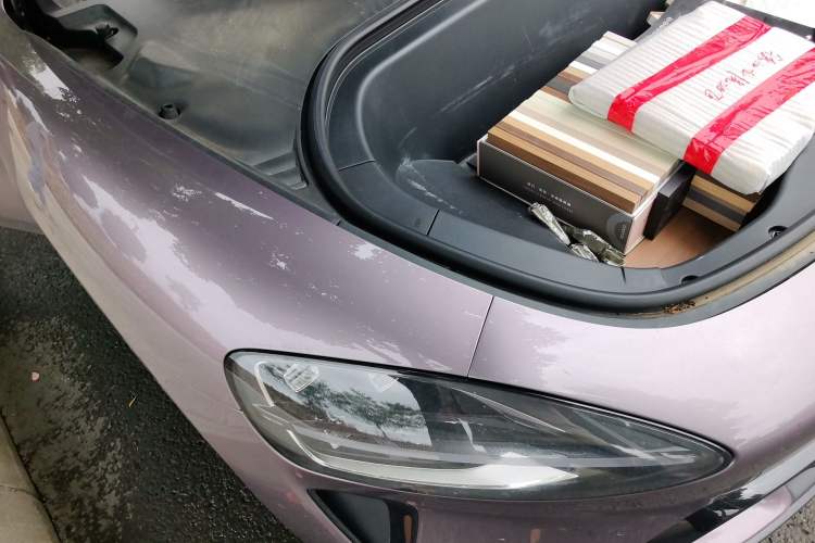 Used Xiaomi Auto SU7 2024 Rear-Drive Long-Range Intelligent Driving Version Engine Bay Right