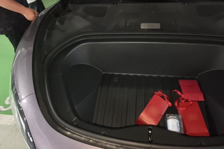 Used Xiaomi Auto SU7 2024 Four-Wheel Drive Ultra-Long Range Advanced Intelligent Driving Max Edition Engine Bay Right