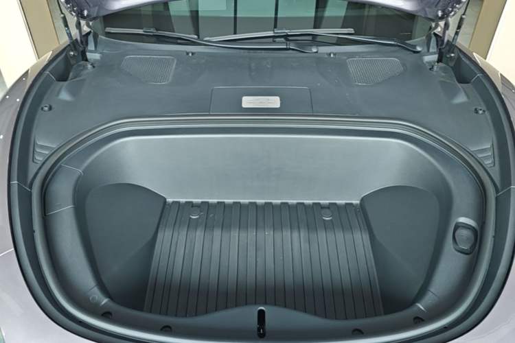 Used Xiaomi Auto SU7 2024 Four-Wheel Drive Ultra-Long Range Advanced Intelligent Driving Max Edition Engine Bay