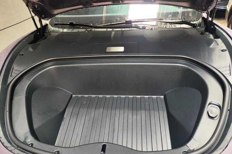 Used Xiaomi Auto SU7 2024 Rear-Drive Long-Range Intelligent Driving Version Engine Bay