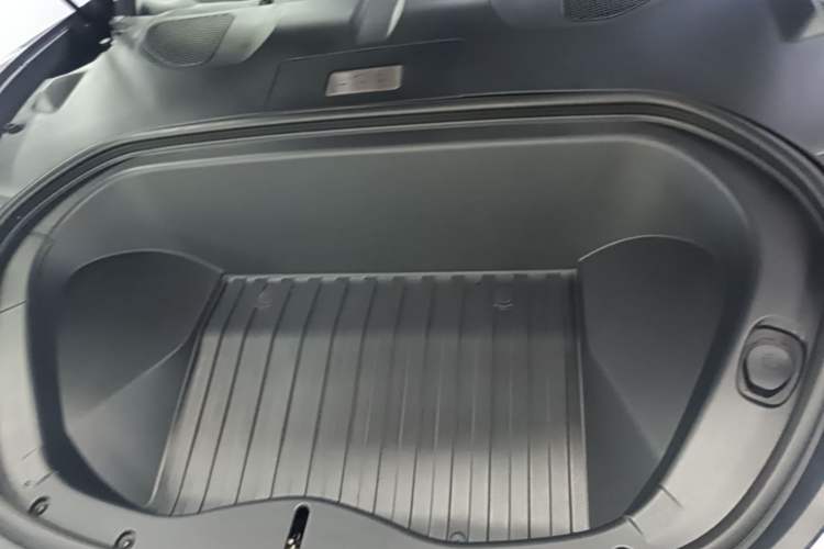 Used Xiaomi Auto SU7 2024 Rear-Drive Long-Range Intelligent Driving Version Engine Bay