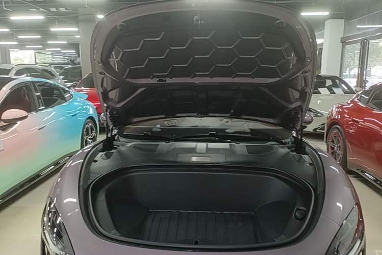 Used Xiaomi Auto SU7 2024 Rear-Drive Long-Range Intelligent Driving Version Engine Bay