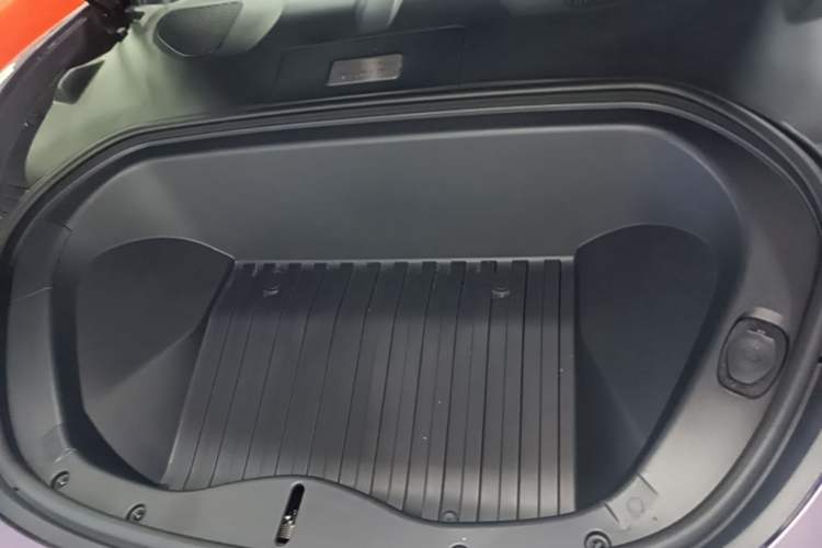 Used Xiaomi Auto SU7 2024 Four-Wheel Drive Ultra-Long Range Advanced Intelligent Driving Max Edition Engine Bay