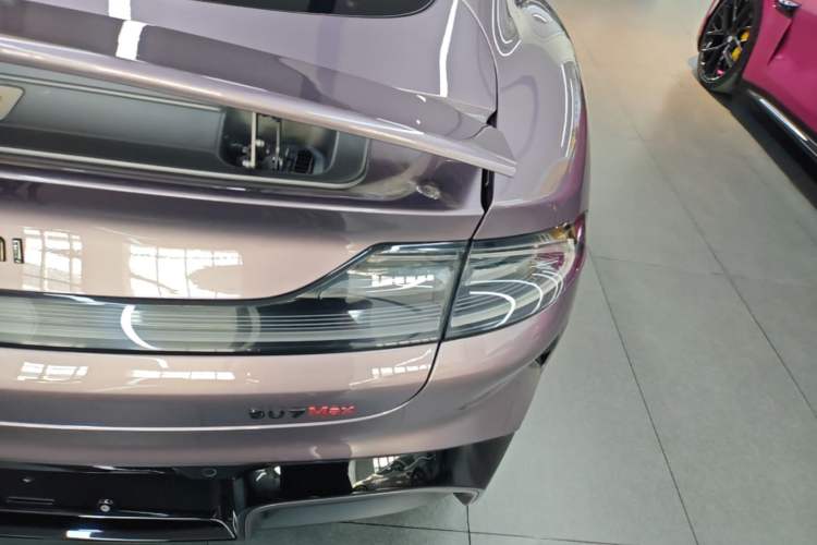Used Xiaomi Auto SU7 2024 Four-Wheel Drive Ultra-Long Range Advanced Intelligent Driving Max Edition Exterior 3