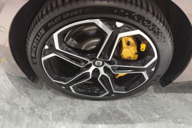 Used Xiaomi Auto SU7 2024 Four-Wheel Drive Ultra-Long Range Advanced Intelligent Driving Max Edition Exterior 4