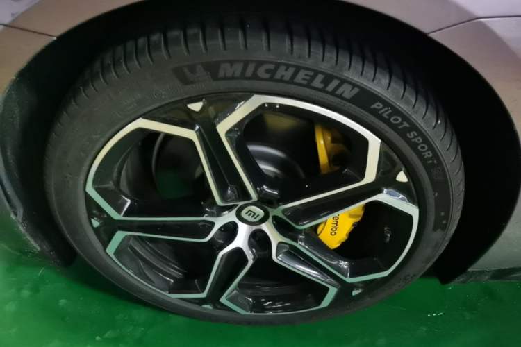 Used Xiaomi Auto SU7 2024 Rear-Drive Long-Range Intelligent Driving Version Exterior 4