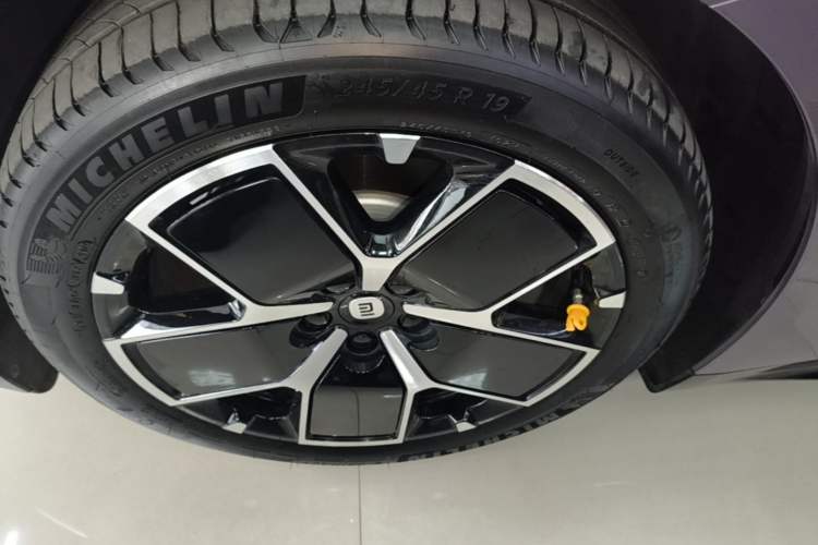 Used Xiaomi Auto SU7 2024 Rear-Drive Long-Range Intelligent Driving Version Exterior 4