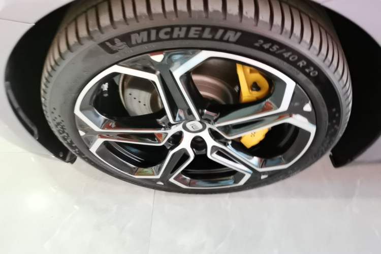 Used Xiaomi Auto SU7 2024 Four-Wheel Drive Ultra-Long Range Advanced Intelligent Driving Max Edition Exterior 4