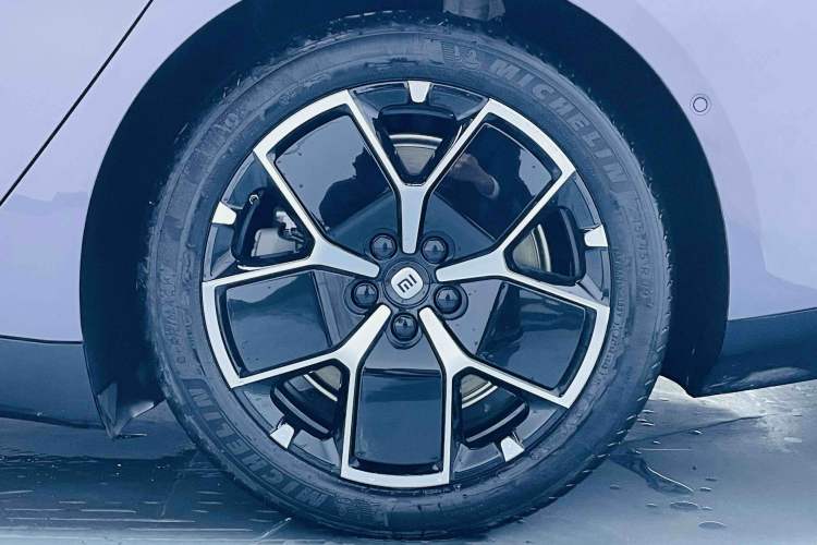 Used Xiaomi Auto SU7 2024 Rear-Drive Long-Range Intelligent Driving Version Exterior 4