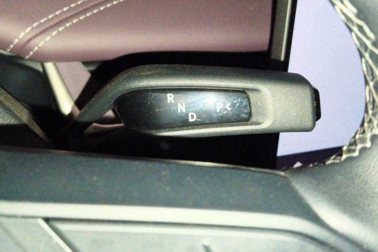 Used Xiaomi Auto SU7 2024 Rear-Drive Long-Range Intelligent Driving Version Gear Lever