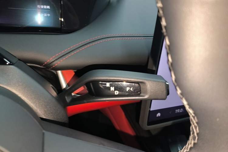 Used Xiaomi Auto SU7 2024 Four-Wheel Drive Ultra-Long Range Advanced Intelligent Driving Max Edition Gear Lever
