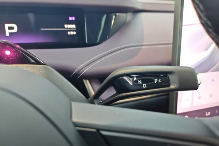 Used Xiaomi Auto SU7 2024 Four-Wheel Drive Ultra-Long Range Advanced Intelligent Driving Max Edition Gear Lever