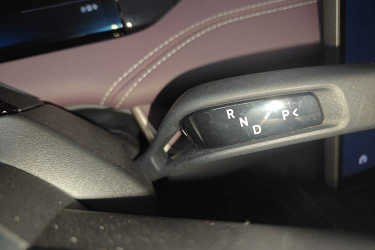Used Xiaomi Auto SU7 2024 Rear-Drive Ultra-Long Range Advanced Pro-Level Intelligent Driving Version Gear Lever
