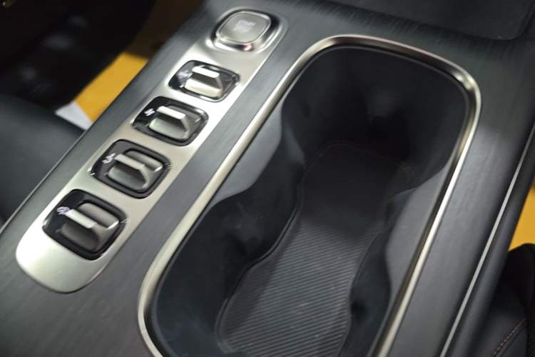 Used Xiaomi Auto SU7 2024 Four-Wheel Drive Ultra-Long Range Advanced Intelligent Driving Max Edition Gear Lever