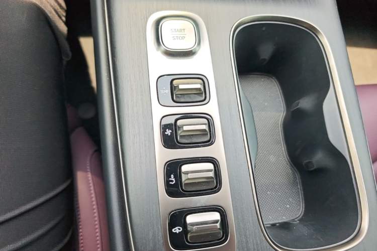 Used Xiaomi Auto SU7 2024 Four-Wheel Drive Ultra-Long Range Advanced Intelligent Driving Max Edition Gear Lever