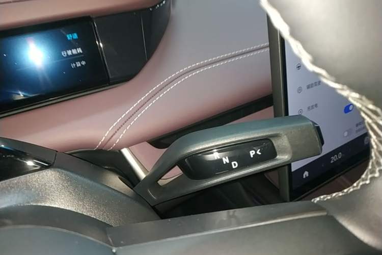 Used Xiaomi Auto SU7 2024 Rear-Drive Ultra-Long Range Advanced Pro-Level Intelligent Driving Version Gear Lever