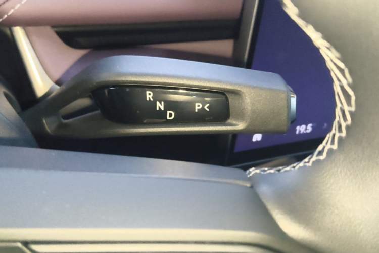 Used Xiaomi Auto SU7 2024 Rear-Drive Ultra-Long Range Advanced Pro-Level Intelligent Driving Version Gear Lever