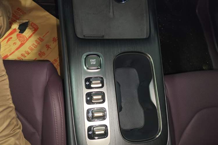 Used Xiaomi Auto SU7 2024 Four-Wheel Drive Ultra-Long Range Advanced Intelligent Driving Max Edition Gear Lever