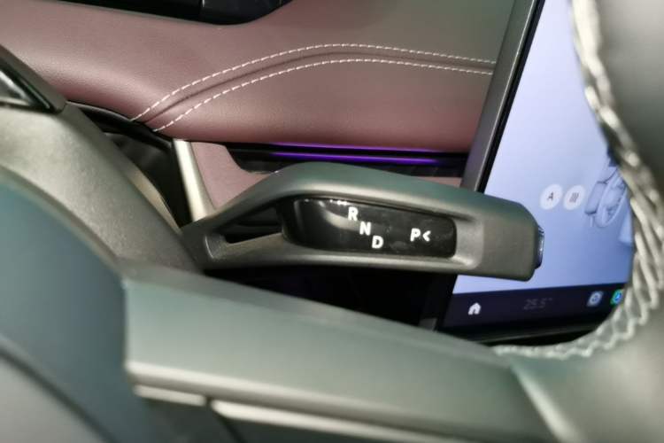 Used Xiaomi Auto SU7 2024 Four-Wheel Drive Ultra-Long Range Advanced Intelligent Driving Max Edition Gear Lever