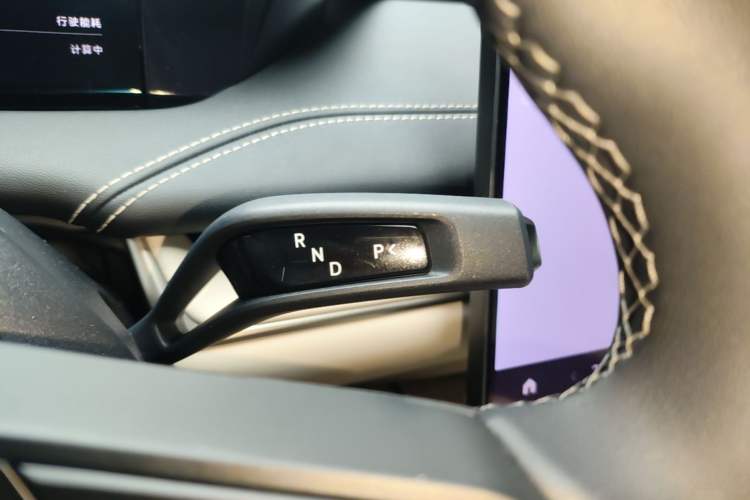 Used Xiaomi Auto SU7 2024 Four-Wheel Drive Ultra-Long Range Advanced Intelligent Driving Max Edition Gear Lever