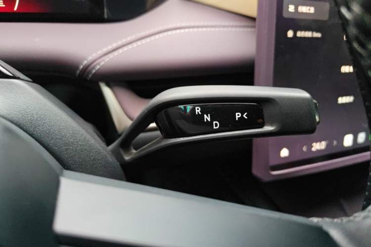Used Xiaomi Auto SU7 2024 Rear-Drive Ultra-Long Range Advanced Pro-Level Intelligent Driving Version Gear Lever