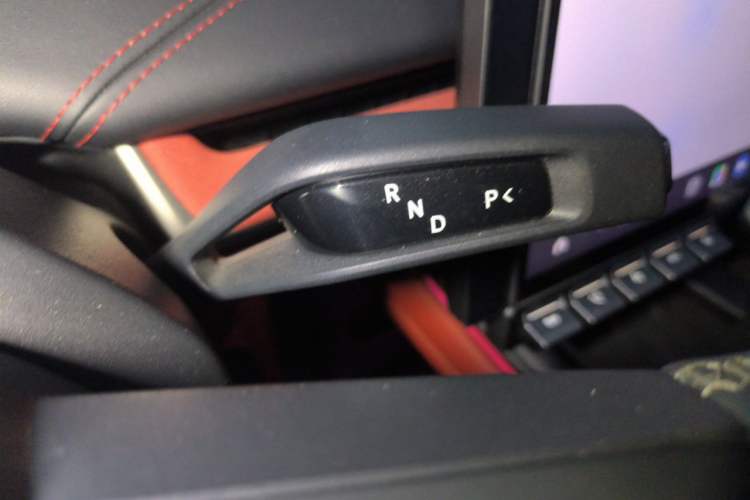 Used Xiaomi Auto SU7 2024 Four-Wheel Drive Ultra-Long Range Advanced Intelligent Driving Max Edition Gear Lever