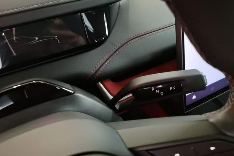 Used Xiaomi Auto SU7 2024 Four-Wheel Drive Ultra-Long Range Advanced Intelligent Driving Max Edition Gear Lever