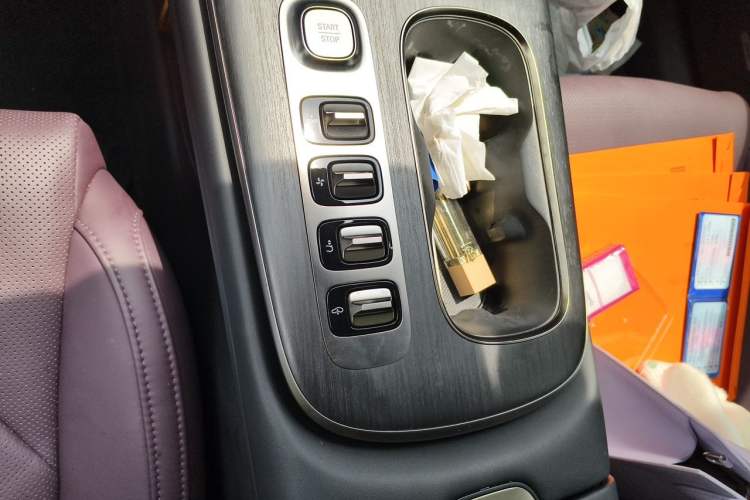 Used Xiaomi Auto SU7 2024 Four-Wheel Drive Ultra-Long Range Advanced Intelligent Driving Max Edition Gear Lever