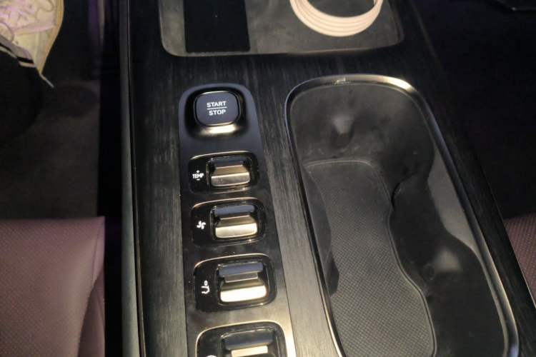 Used Xiaomi Auto SU7 2024 Four-Wheel Drive Ultra-Long Range Advanced Intelligent Driving Max Edition Gear Lever
