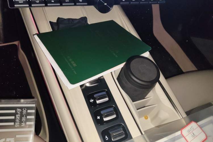 Used Xiaomi Auto SU7 2024 Four-Wheel Drive Ultra-Long Range Advanced Intelligent Driving Max Edition Gear Lever