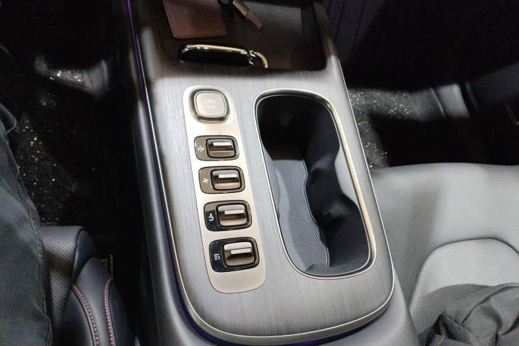 Used Xiaomi Auto SU7 2024 Rear-Drive Ultra-Long Range Advanced Pro-Level Intelligent Driving Version Gear Lever