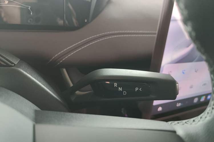 Used Xiaomi Auto SU7 2024 Rear-Drive Ultra-Long Range Advanced Pro-Level Intelligent Driving Version Gear Lever