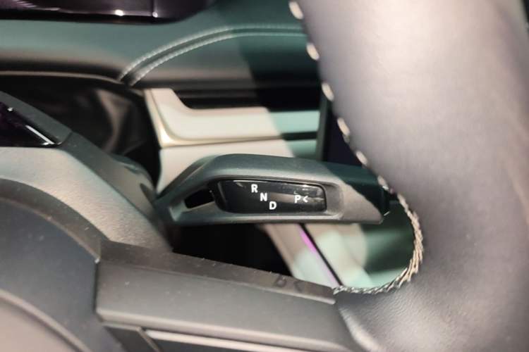 Used Xiaomi Auto SU7 2024 Rear-Drive Ultra-Long Range Advanced Pro-Level Intelligent Driving Version Gear Lever
