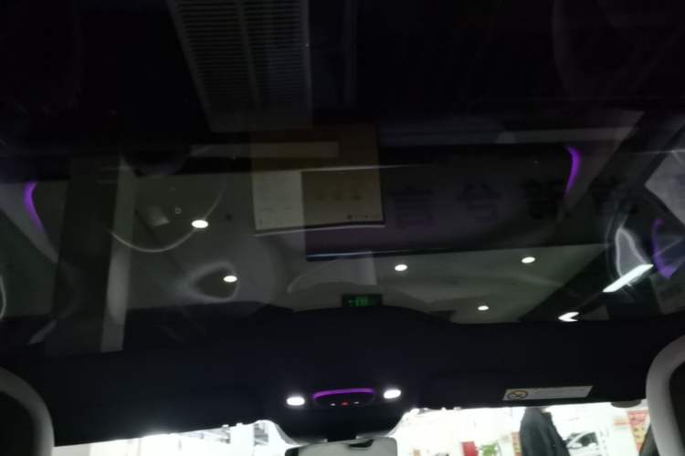 Used Xiaomi Auto SU7 2024 Four-Wheel Drive Ultra-Long Range Advanced Intelligent Driving Max Edition Headliner