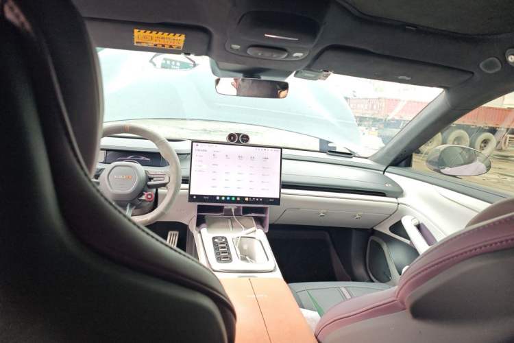 Used Xiaomi Auto SU7 2024 Four-Wheel Drive Ultra-Long Range Advanced Intelligent Driving Max Edition Headliner