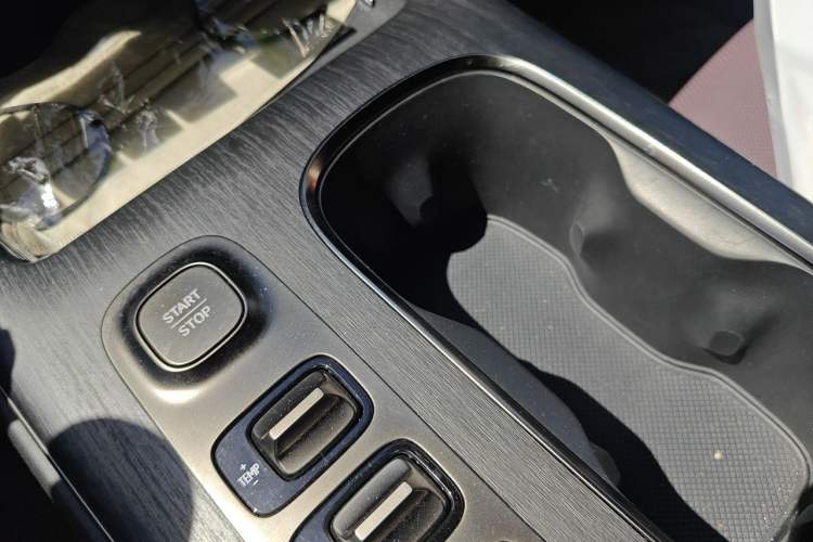 Used Xiaomi Auto SU7 2024 Four-Wheel Drive Ultra-Long Range Advanced Intelligent Driving Max Edition Interior 1