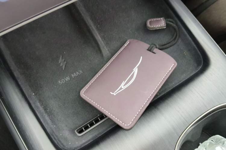 Used Xiaomi Auto SU7 2024 Rear-Drive Long-Range Intelligent Driving Version Interior 1
